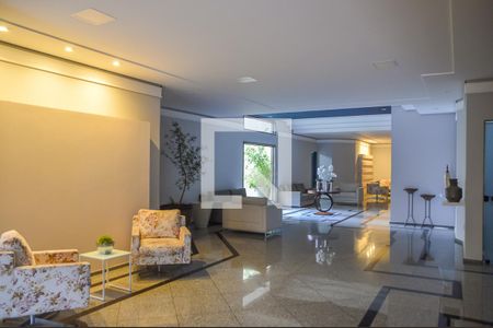 Apartamento à venda com 242m², 4 quartos e 4 vagas Apartamento à venda com 242m², 4 quartos e 4 vagasHall de entrada