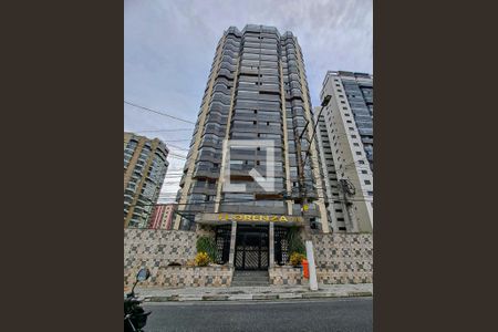 Apartamento à venda com 242m², 4 quartos e 4 vagas Apartamento à venda com 242m², 4 quartos e 4 vagasFachada e portaria