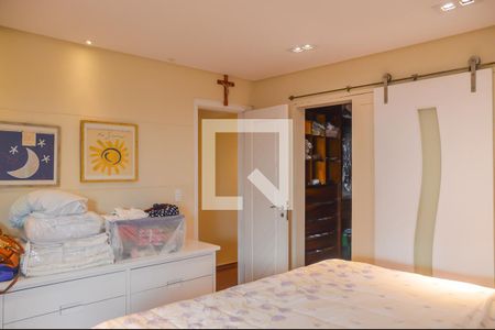 Apartamento à venda com 242m², 4 quartos e 4 vagas Apartamento à venda com 242m², 4 quartos e 4 vagasQuarto 3 - Suíte