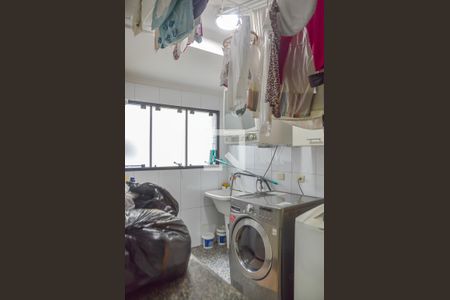 Apartamento à venda com 242m², 4 quartos e 4 vagas Apartamento à venda com 242m², 4 quartos e 4 vagasÁrea de Serviço