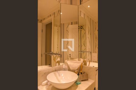 Apartamento à venda com 242m², 4 quartos e 4 vagas Apartamento à venda com 242m², 4 quartos e 4 vagasLavabo