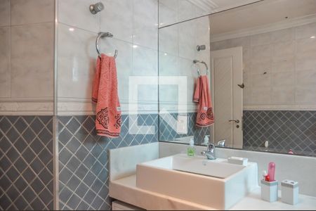 Apartamento à venda com 242m², 4 quartos e 4 vagas Apartamento à venda com 242m², 4 quartos e 4 vagasBanheiro da Suíte 3