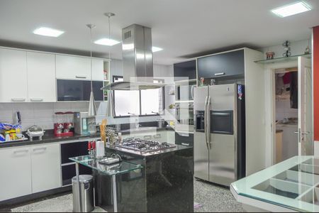 Apartamento à venda com 242m², 4 quartos e 4 vagas Apartamento à venda com 242m², 4 quartos e 4 vagasCozinha