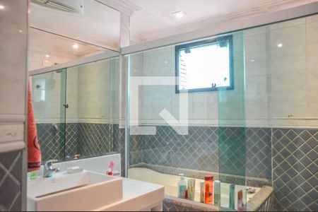 Apartamento à venda com 242m², 4 quartos e 4 vagas Apartamento à venda com 242m², 4 quartos e 4 vagasBanheiro da Suíte 3