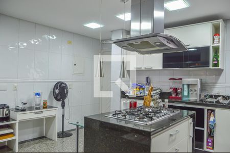 Apartamento à venda com 242m², 4 quartos e 4 vagas Apartamento à venda com 242m², 4 quartos e 4 vagasCozinha