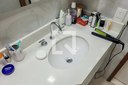 Apartamento à venda com 186m², 4 quartos e 3 vagas Apartamento à venda com 186m², 4 quartos e 3 vagasBanheiro da Suíte 1