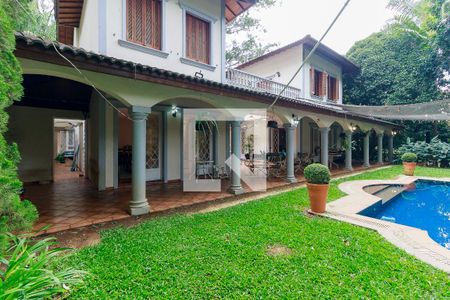 Casa de condomínio à venda com 547m², 4 quartos e 5 vagas Casa de condomínio à venda com 547m², 4 quartos e 5 vagasPiscina