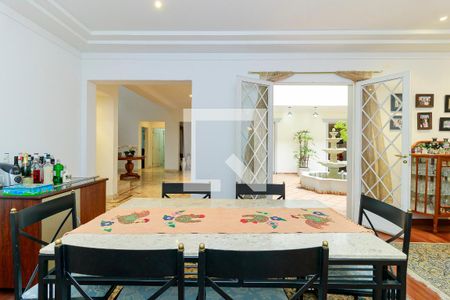 Casa de condomínio à venda com 547m², 4 quartos e 5 vagas Casa de condomínio à venda com 547m², 4 quartos e 5 vagasSala de Jantar