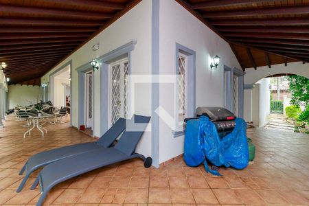 Casa de condomínio à venda com 547m², 4 quartos e 5 vagas Casa de condomínio à venda com 547m², 4 quartos e 5 vagasÁrea Externa