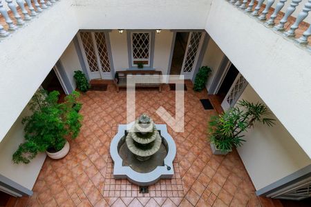 Casa de condomínio à venda com 547m², 4 quartos e 5 vagas Casa de condomínio à venda com 547m², 4 quartos e 5 vagasVaranda das Suítes