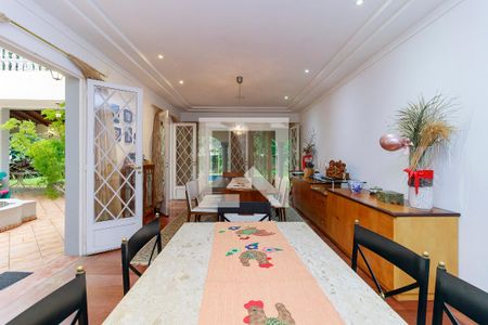 Casa de condomínio à venda com 547m², 4 quartos e 5 vagas Casa de condomínio à venda com 547m², 4 quartos e 5 vagasSala de Jantar
