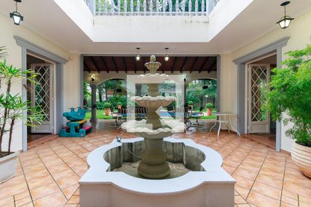 Casa de condomínio à venda com 547m², 4 quartos e 5 vagas