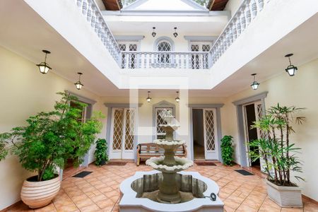 Casa de condomínio à venda com 547m², 4 quartos e 5 vagas Casa de condomínio à venda com 547m², 4 quartos e 5 vagasÁrea Externa
