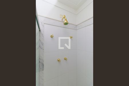 Casa de condomínio à venda com 547m², 4 quartos e 5 vagas Casa de condomínio à venda com 547m², 4 quartos e 5 vagasSuíte 3 - Banheiro