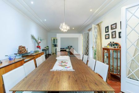Casa de condomínio à venda com 547m², 4 quartos e 5 vagas Casa de condomínio à venda com 547m², 4 quartos e 5 vagasSala de Jantar
