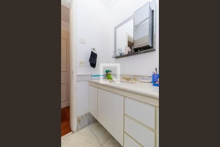 Casa de condomínio à venda com 547m², 4 quartos e 5 vagas Casa de condomínio à venda com 547m², 4 quartos e 5 vagasSuíte 3 - Banheiro
