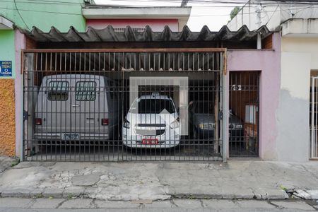 Casa à venda com 180m², 3 quartos e 3 vagas Casa à venda com 180m², 3 quartos e 3 vagasFachada