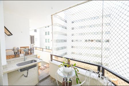 Apartamento à venda com 225m², 4 quartos e 2 vagas Apartamento à venda com 225m², 4 quartos e 2 vagasSacada