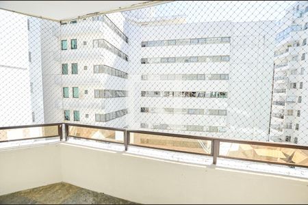 Apartamento à venda com 225m², 4 quartos e 2 vagas Apartamento à venda com 225m², 4 quartos e 2 vagasSacada