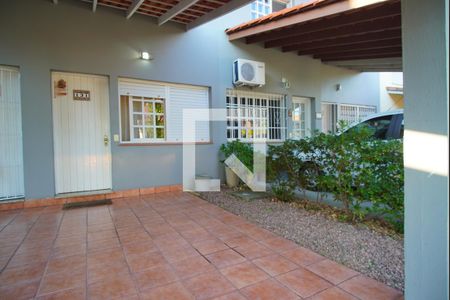 Casa à venda com 140m², 3 quartos e 2 vagasParabéns  frente 