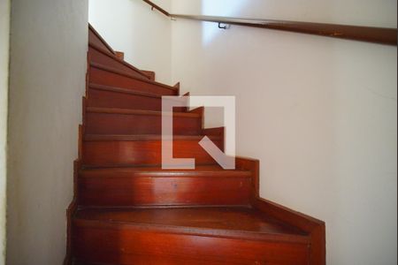 Casa à venda com 140m², 3 quartos e 2 vagasAcesso a segundo  andar 