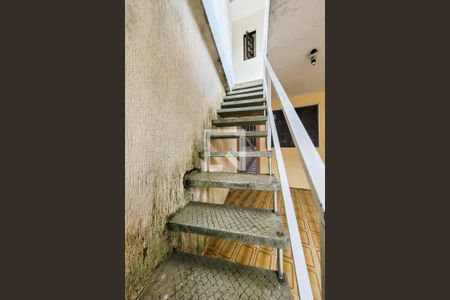 Casa para alugar com 150m², 1 quarto e 1 vagaEscada