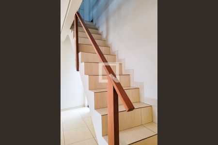 Casa para alugar com 150m², 1 quarto e 1 vagaEscada