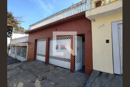 Casa à venda com 186m², 3 quartos e 2 vagas Casa à venda com 186m², 3 quartos e 2 vagasFachada