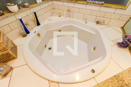 Casa à venda com 300m², 3 quartos e 8 vagasDetalhe Banheiro - Suíte 3