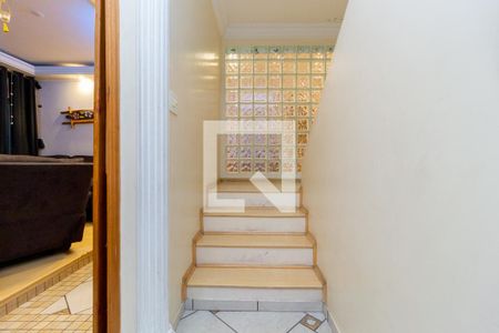 Casa à venda com 300m², 3 quartos e 8 vagasEscada