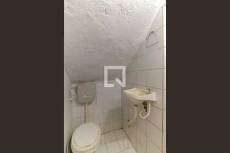 Banheiro de casa para alugar com 1 quarto, 20m² em Jardim Miriam, São Paulo