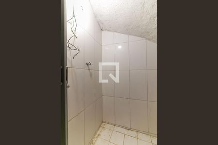Banheiro de casa para alugar com 1 quarto, 20m² em Jardim Miriam, São Paulo