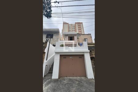 Casa à venda com 118m², 2 quartos e 1 vaga Casa à venda com 118m², 2 quartos e 1 vagaFachada