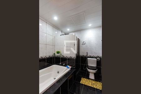 Casa de condomínio à venda com 130m², 3 quartos e 3 vagasBanheiro da Suíte