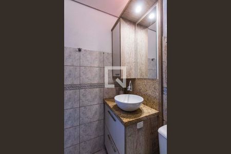 Casa de condomínio à venda com 130m², 3 quartos e 3 vagasBanheiro 1