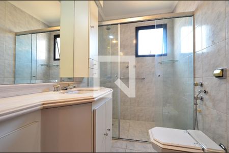 Apartamento à venda com 214m², 4 quartos e 4 vagasBanheiro da Suíte 1