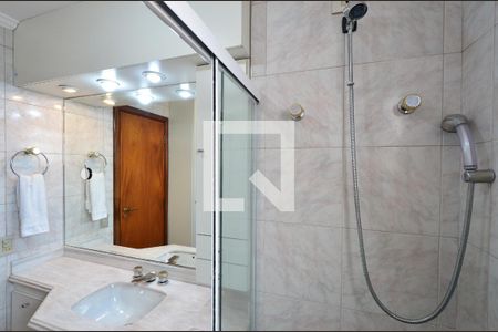 Apartamento à venda com 214m², 4 quartos e 4 vagasBanheiro Social