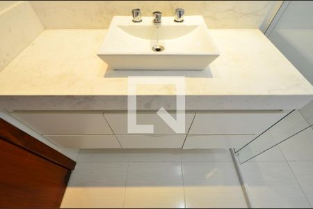 Apartamento à venda com 214m², 4 quartos e 4 vagasBanheiro da Suíte 2