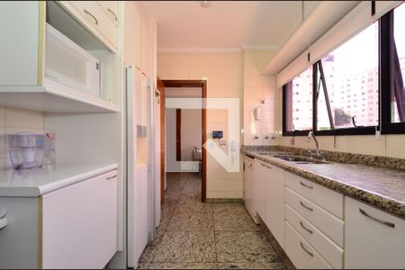 Apartamento à venda com 214m², 4 quartos e 4 vagasCozinha