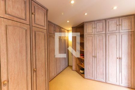 Apartamento para alugar com 215m², 2 quartos e 4 vagasCloset da suíte