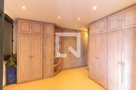 Apartamento para alugar com 215m², 2 quartos e 4 vagasCloset da suíte