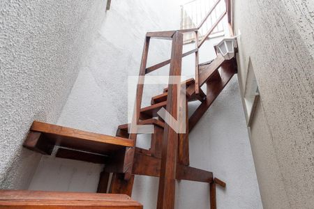 Casa à venda com 165m², 4 quartos e 4 vagasEscada