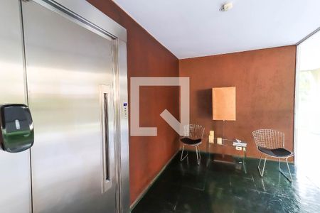 Apartamento à venda com 160m², 3 quartos e 3 vagas Apartamento à venda com 160m², 3 quartos e 3 vagasHall