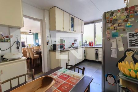 Apartamento à venda com 160m², 3 quartos e 3 vagas Apartamento à venda com 160m², 3 quartos e 3 vagasCozinha