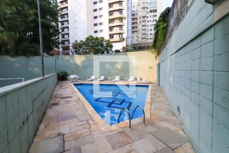 Apartamento à venda com 160m², 3 quartos e 3 vagas Apartamento à venda com 160m², 3 quartos e 3 vagasÁrea comum - Piscina