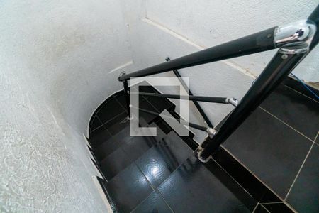 Casa à venda com 150m², 3 quartos e 1 vaga Casa à venda com 150m², 3 quartos e 1 vagaEscada