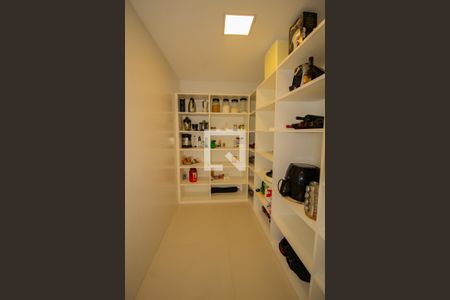 Apartamento à venda com 260m², 3 quartos e 2 vagas Apartamento à venda com 260m², 3 quartos e 2 vagasDespensa