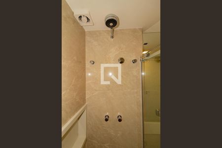 Apartamento à venda com 260m², 3 quartos e 2 vagas Apartamento à venda com 260m², 3 quartos e 2 vagasDetalhe do banheiro social