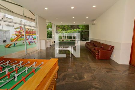 Apartamento à venda com 260m², 3 quartos e 2 vagas Apartamento à venda com 260m², 3 quartos e 2 vagasÁrea comum - Salão de festas/playground