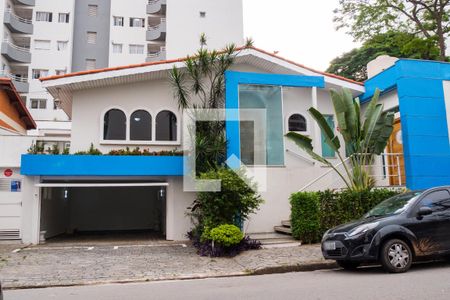 Casa à venda com 500m², 5 quartos e 5 vagas Casa à venda com 500m², 5 quartos e 5 vagasFachada
